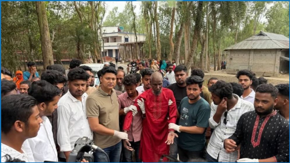 বগুড়ায় মানসিক ভারসাম্যহীন বৃদ্ধের দায়িত্ব নিল ছাত্রদল 1 Nt