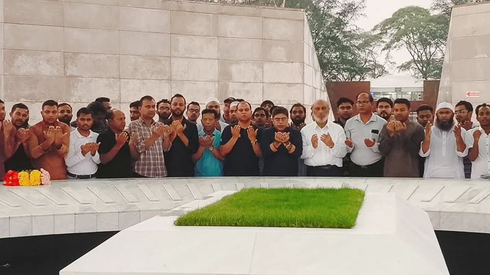জিয়াউর রহমানের কবরে ‘আমরা বিএনপি পরিবার’ এর শ্রদ্ধা 1 IMG-20250531-WA0008